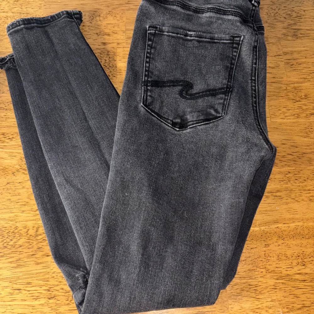 Women’s Robson black silver jeans.